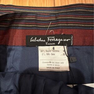 Salvatore Ferragamo Vintage Navy and Red Skirt - Size: 6